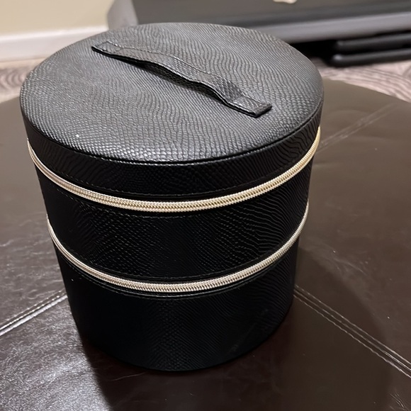 New Lancôme Paris Round Cosmetic Box 📦 - Picture 4 of 16